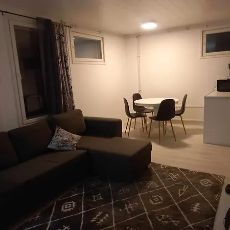 Apartment Lentokenttaestudio, Oulu Airport *